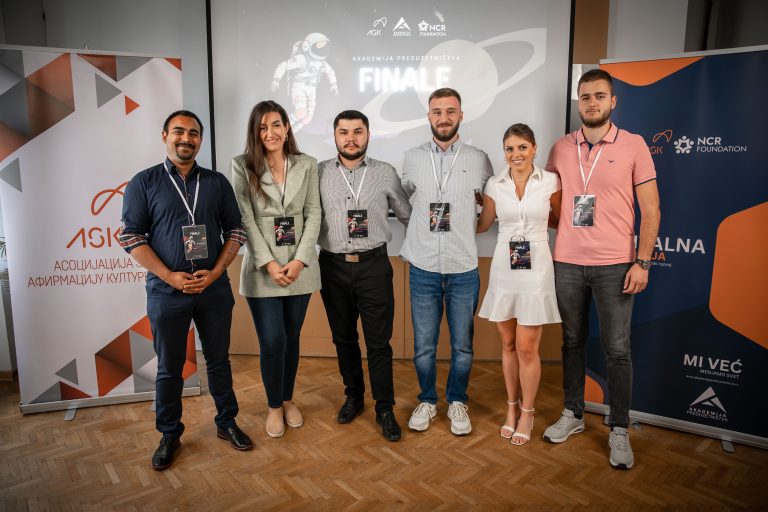 BESPLATNA AKADEMIJA PREDUZETNIŠTVA: Pobednik Kragujevčanin Nikola Milanović Img 2561 (1)