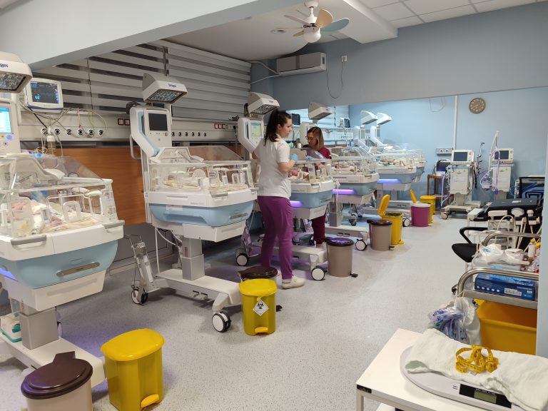 OPREMANJE CENTRA ZA NEONATOLOGIJU UKC KRAGUJEVAC: Da uspešno „rastu” prevremeno rođene bebe Odeljenje