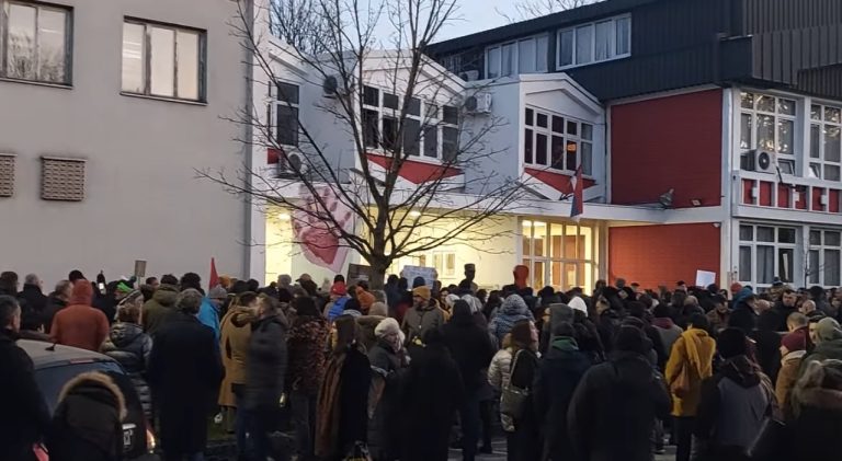 Muzicka Skola Protest
