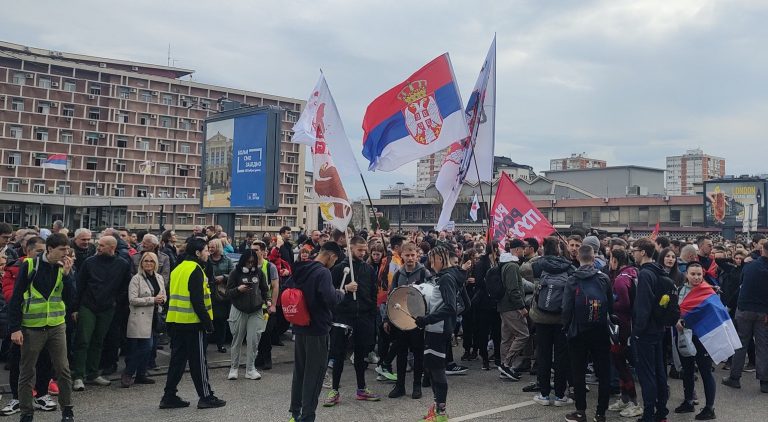 STUDENTSKI MARŠ: Kragujevački studenti krenuli na pešačenje ka Beogradu Studenti Polazak Za Bg