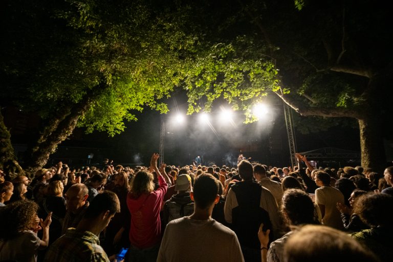 EKSPLOZIJA ŽANROVA NA GARDEN STAGE-u ARSENALA: Sajsi MC, Rambo, Vranjković, Ida Prester, Orthodox Celts, Crni Cerak, Bad Copy i još mnogo toga Liveproduction1arsenal2total 0682