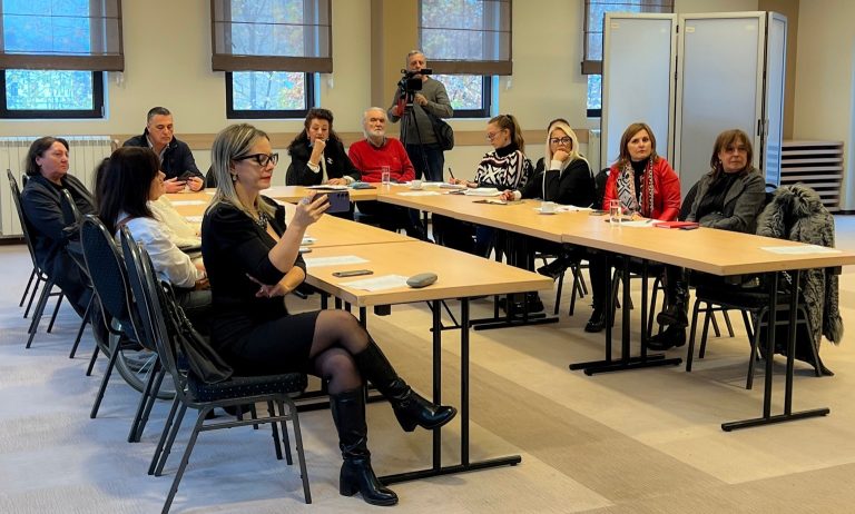 Slike Sa Okruglog Stola 19