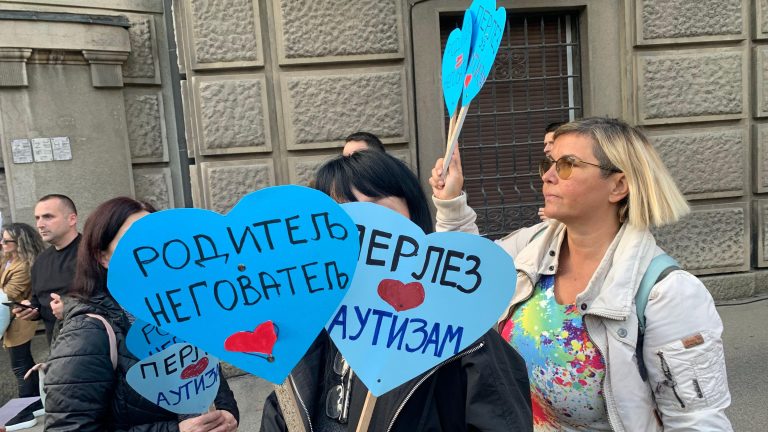 SOCIJALNA USLUGA RODITELJ NEGOVATELJ (2): Ni zakona, ni para u budžetu 7o2negovatelj