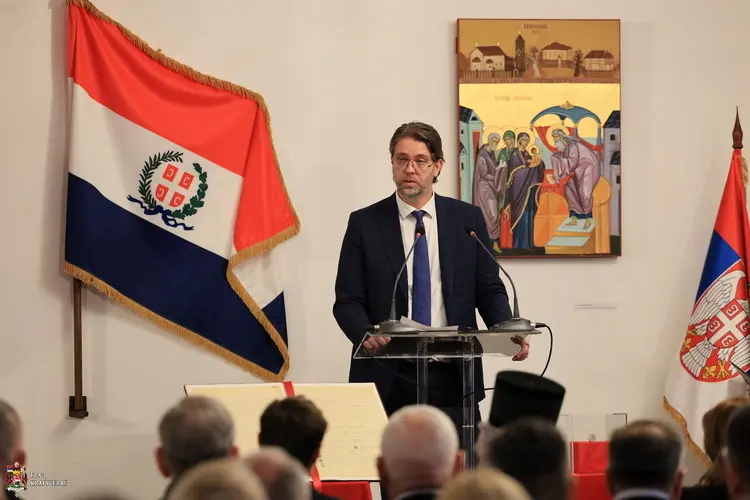 GLAS RAZUMA: Odelo za „svadbe i sahrane“ 7o7dasic