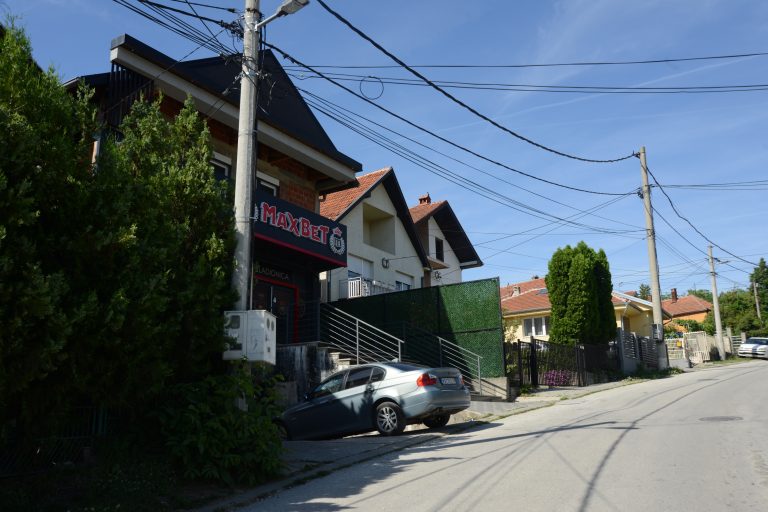 POKUŠAJ UBISTVA U BELOŠEVCU: Policija (ni)je imala dojavu B 5