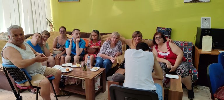 POSLE USVAJANJA ZAKONA O RODITELJIMA NEGOVATELJIMA: Nekom majka, nekom maćeha Grupna