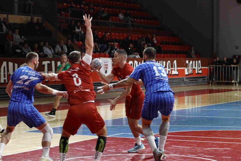 RUKOMET: Metaloplastika slavila u „Jezeru“ Rk Radnicki Mplastika (1)