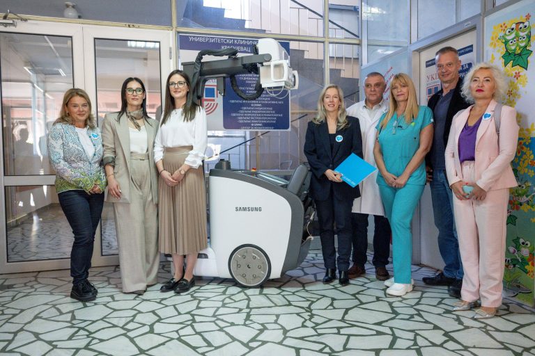 VREDNA DONACIJA: UNICEF i OTP banka obezbedili mobilni rendgen aparat za Centar za neonatologiju UKC Kragujevac Unicef & Kragujevac 01
